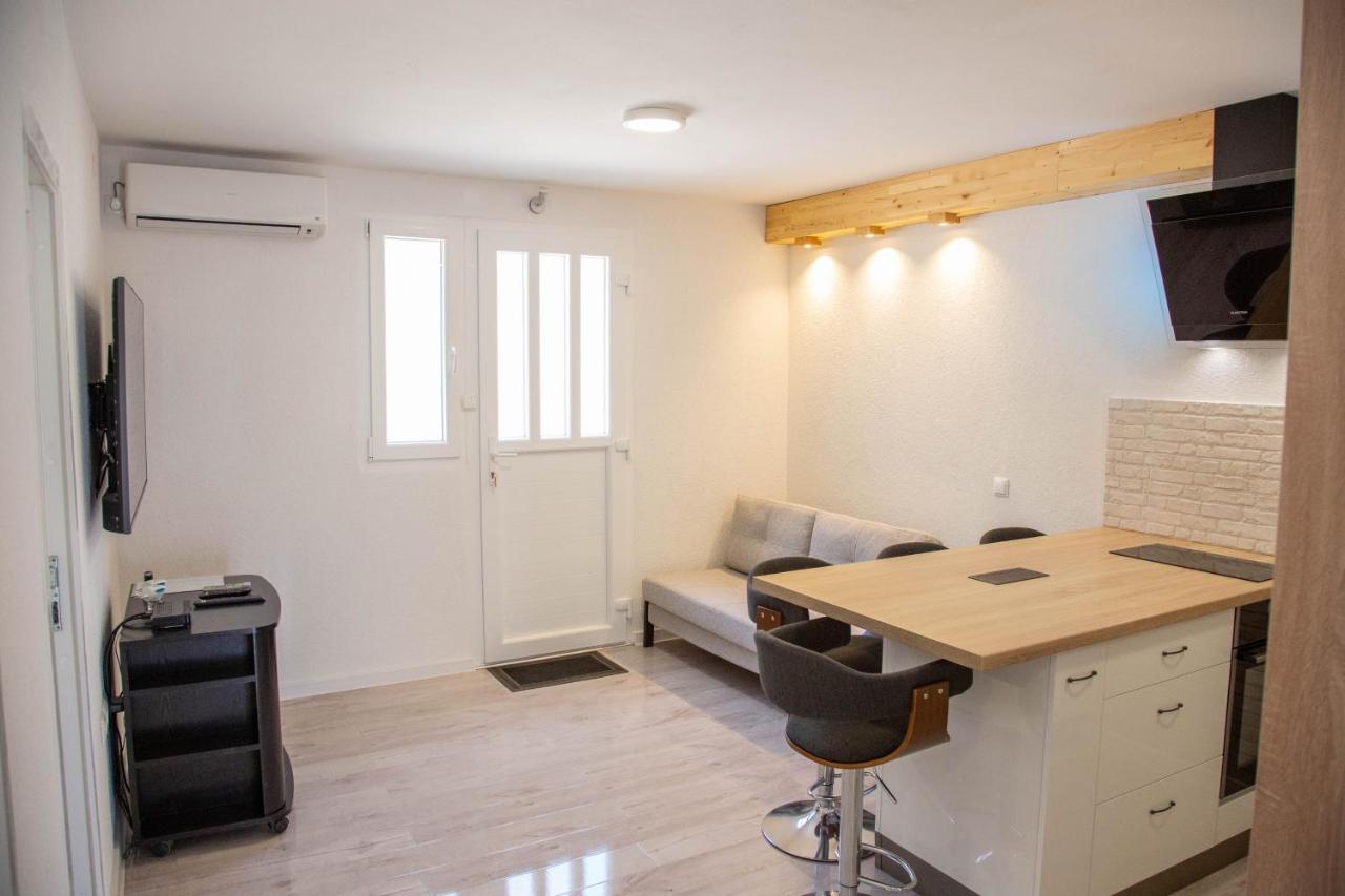 Apartments By The Sea Milna, Vis - 8895 Rukavac  Kültér fotó