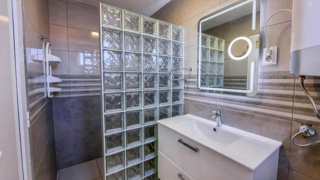 Apartments By The Sea Milna, Vis - 8895 Rukavac  Kültér fotó